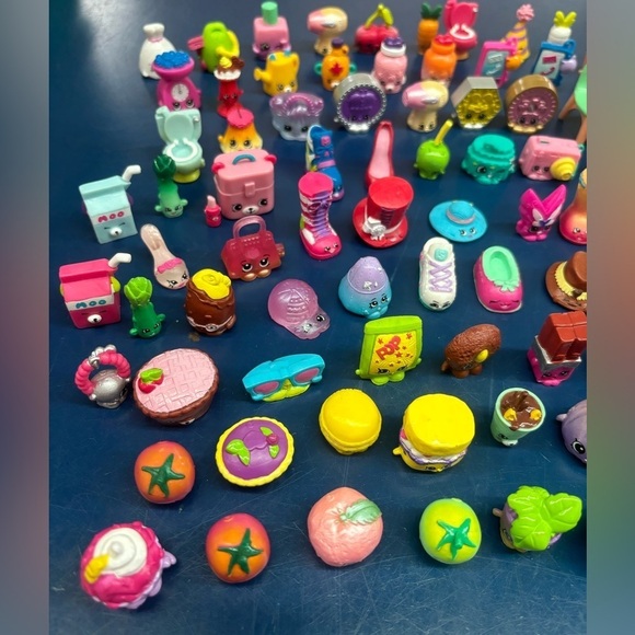 Random 12 shopkins toys $20! - Picture 4 of 6